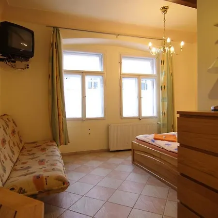 فندق مبيت وإفطار U Zlateho Konicka / The Golden Horse House 3*