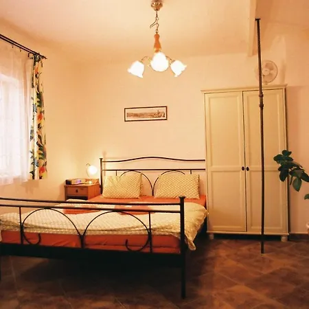 فندق مبيت وإفطار U Zlateho Konicka / The Golden Horse House